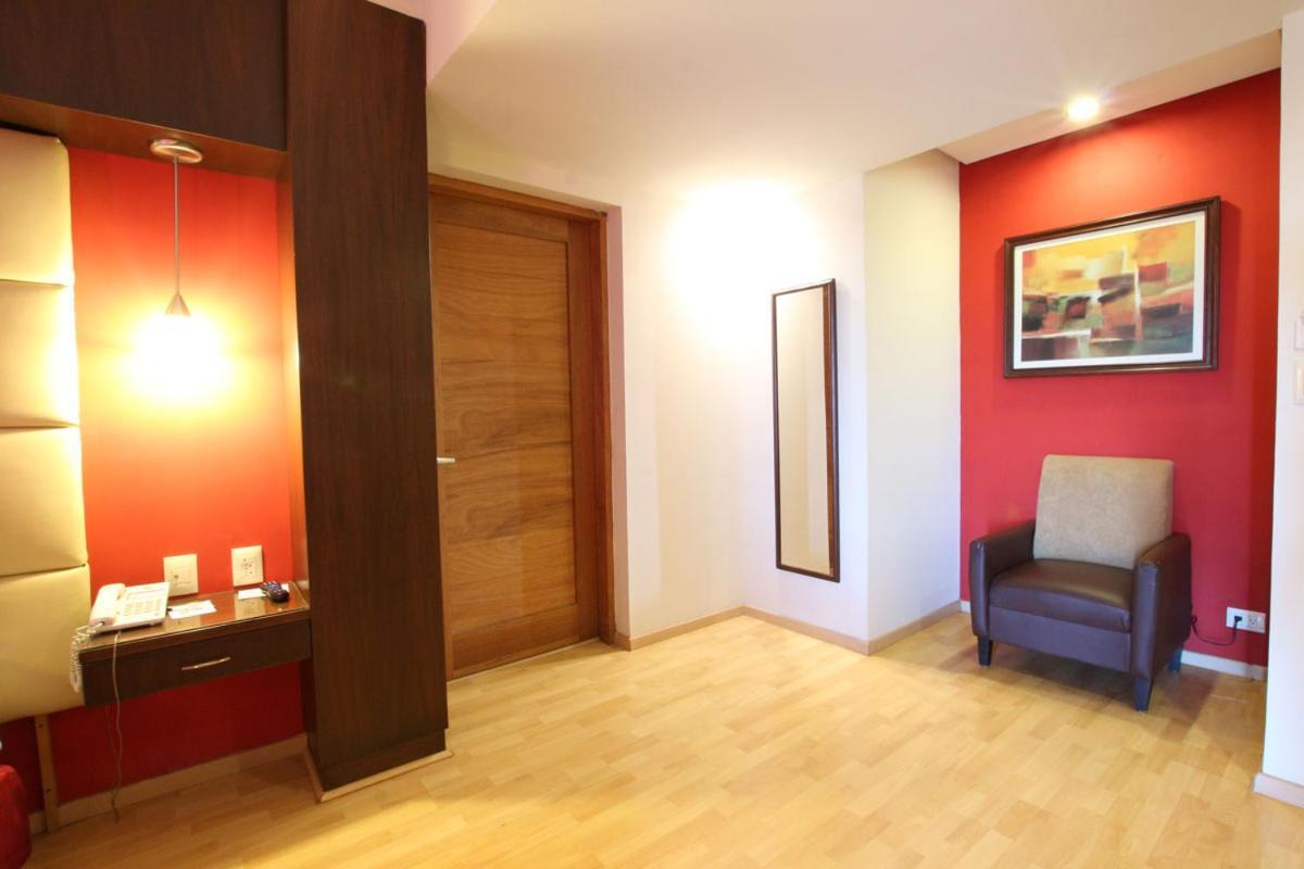 Hotel Colon Plaza Business Class Нуэво-Ларедо Экстерьер фото
